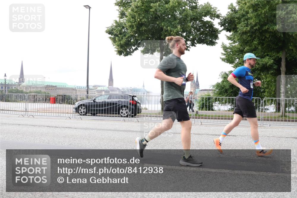 29.06.2025 - hella hamburg halbmarathon Lena Gebhardt http://msf.ph/oto/8412938 29.06.2025 10:25:47 Lombardsbrücke 1093, 1305, 1479, 1481, 2278, 3343, 3765, 4378, 4797, 5028, 5497, 6663, 6869, 8881, 9811, 10104, 10219, 10845, 10846, 11139, 11157, 11596, 11662, 11699, 11828, 11859, 12074, 12505, 12838, 12945, 12946, 13510, 13653, 13842, 14179, 14223, 14936, 15016, 15119, 15283, 16289, 16354, 16381, 16421, 16422, 16927, 17369, 19144 meine-sportfotos.de