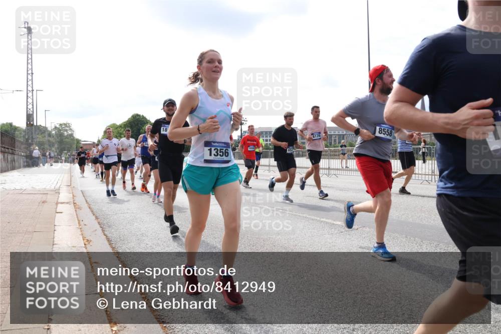 29.06.2025 - hella hamburg halbmarathon Lena Gebhardt http://msf.ph/oto/8412949 29.06.2025 10:17:18 Lombardsbrücke 18, 1356, 10592, 6126, 8558, 1083, 1137, 1204, 1298, 1331, 1348, 1356, 1477, 1553, 1602, 2225, 2259, 2305, 2860, 2908, 3210, 3450, 3464, 3466, 3622, 3802, 3803, 4194, 4852, 5023, 5390, 5929, 5930, 5995, 6126, 6128, 6328, 6520, 6522, 6786, 6948, 7011, 7114, 7115, 7257, 7291, 7345, 7360, 7376, 7410, 7445, 7566, 7647, 7844, 7924, 7928, 7945, 8210, 8253, 8263, 8309, 8351, 8433, 8513, 8558, 8895, 8983, 9152, 9259, 9848 meine-sportfotos.de