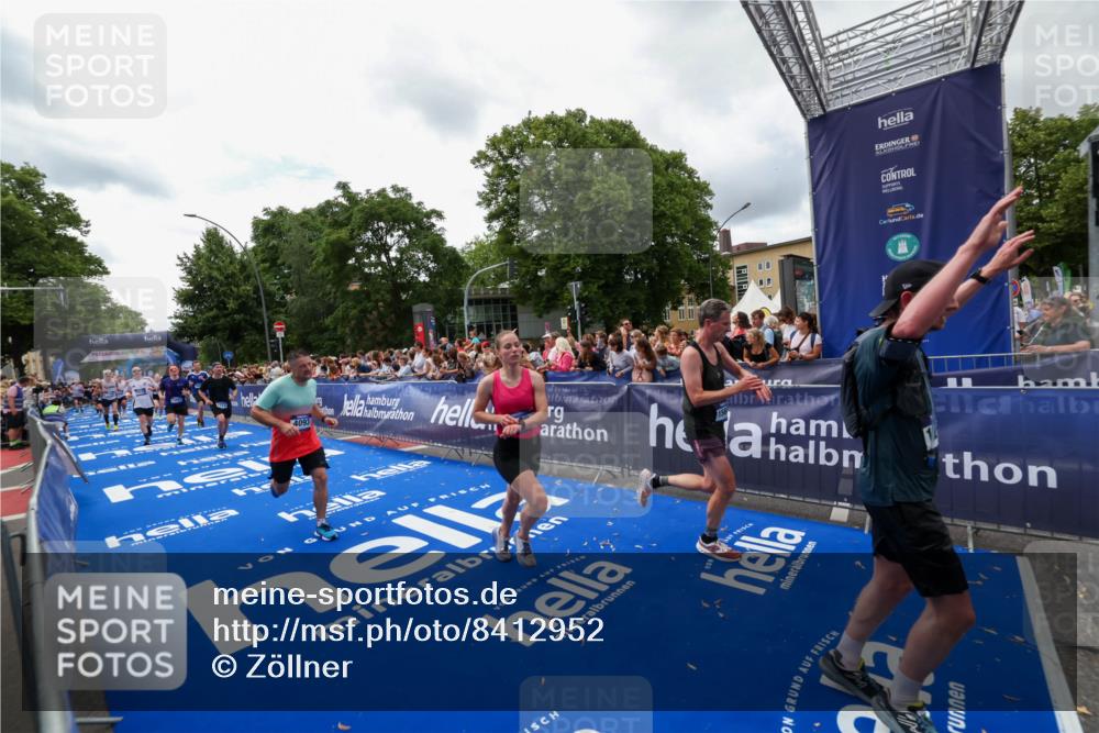 29.06.2025 - hella hamburg halbmarathon Zöllner http://msf.ph/oto/8412952 29.06.2025 10:47:15 Ziel 2623, 4093, 6134, 6373, 6716, 7480, 7908, 10208, 10211, 12579, 13007, 13672, 15684, 17718, 17915, 18856 meine-sportfotos.de