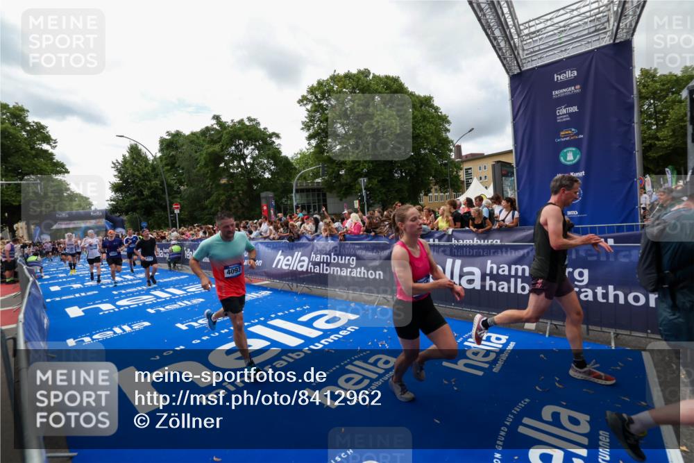 29.06.2025 - hella hamburg halbmarathon Zöllner http://msf.ph/oto/8412962 29.06.2025 10:47:15 Ziel 2623, 4093, 6134, 6373, 6716, 7480, 7908, 10208, 10211, 12579, 13007, 13672, 15684, 17718, 17915, 18856 meine-sportfotos.de