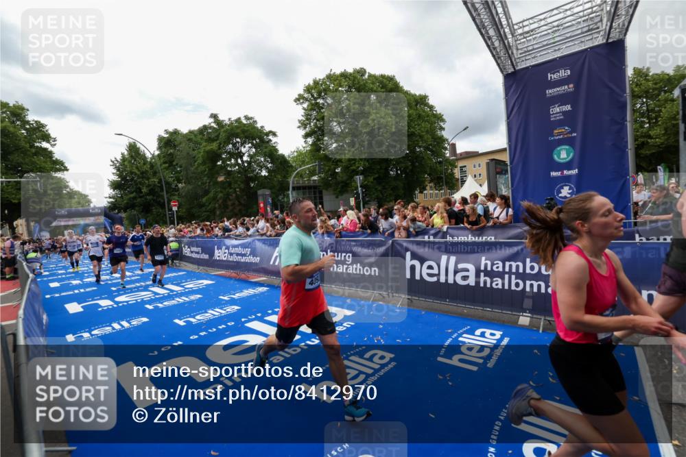 29.06.2025 - hella hamburg halbmarathon Zöllner http://msf.ph/oto/8412970 29.06.2025 10:47:15 Ziel 2623, 4093, 6134, 6373, 6716, 7480, 7908, 10208, 10211, 12579, 13007, 13672, 15684, 17718, 17915, 18856 meine-sportfotos.de