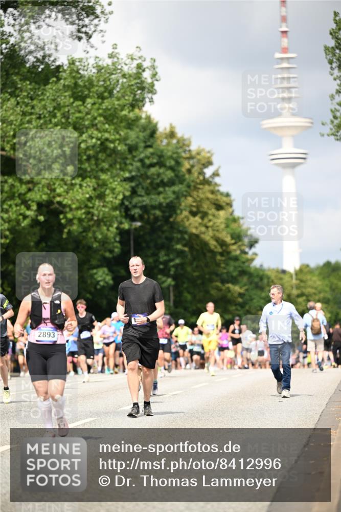 29.06.2025 - hella hamburg halbmarathon Dr. Thomas Lammeyer http://msf.ph/oto/8412996 29.06.2025 10:43:43 Kennedybrücke 1232, 2092, 2498, 2893, 3353, 4855, 6112, 6321, 6342, 6343, 6611, 7053, 7125, 7263, 7501, 7684, 7815, 8243, 8367, 8457, 8783, 9393, 9708, 10001, 10315, 10516, 10554, 10604, 10696, 10888, 11313, 11381, 11382 meine-sportfotos.de