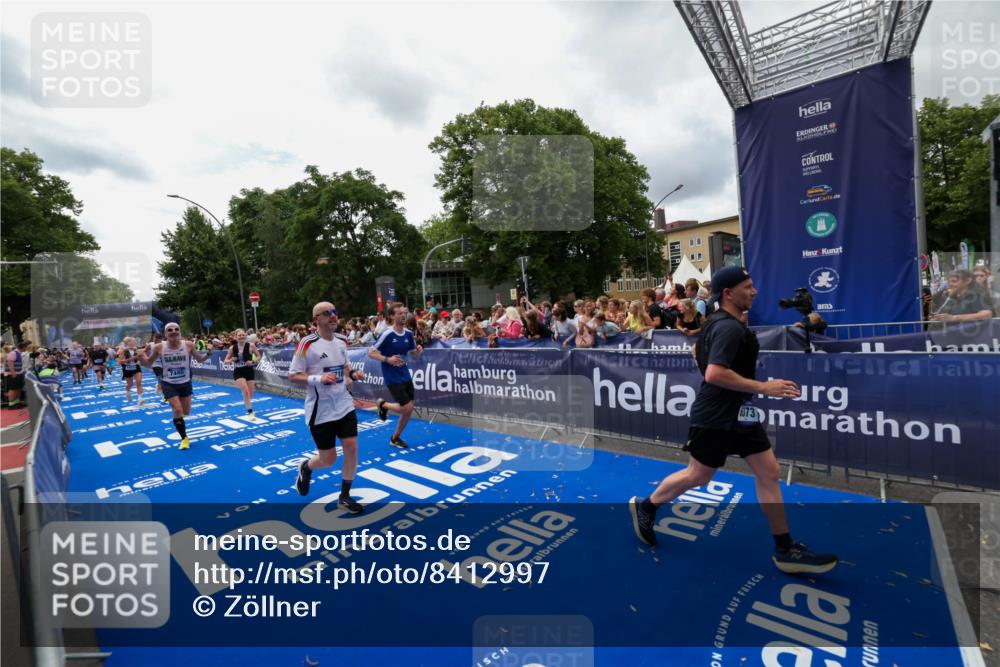 29.06.2025 - hella hamburg halbmarathon Zöllner http://msf.ph/oto/8412997 29.06.2025 10:47:18 Ziel 2623, 6134, 6168, 6203, 6373, 6716, 7480, 10208, 10211, 13007, 13672, 16286, 17718, 17915, 18856 meine-sportfotos.de
