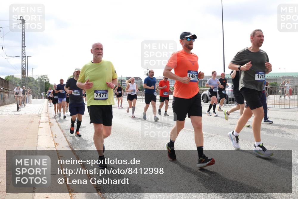 29.06.2025 - hella hamburg halbmarathon Lena Gebhardt http://msf.ph/oto/8412998 29.06.2025 10:42:00 Lombardsbrücke 648, 137, 11943, 2258, 7477, 14872, 1712, 1039, 1314, 1509, 1623, 1624, 1648, 1712, 1752, 2145, 2153, 2523, 2974, 3276, 3326, 3459, 3460, 3568, 4329, 4541, 4735, 4736, 4787, 4885, 5419, 5432, 5671, 6136, 6137, 6153, 6320, 6430, 6436, 6450, 6618, 6837, 6846, 6917, 7357, 7477, 7955, 7968, 8004, 8014, 8162, 8163, 8300, 8301, 8443, 8712, 8848, 8897, 8908, 9008, 9223, 9370, 9467, 9588, 10027, 10623, 11011 meine-sportfotos.de