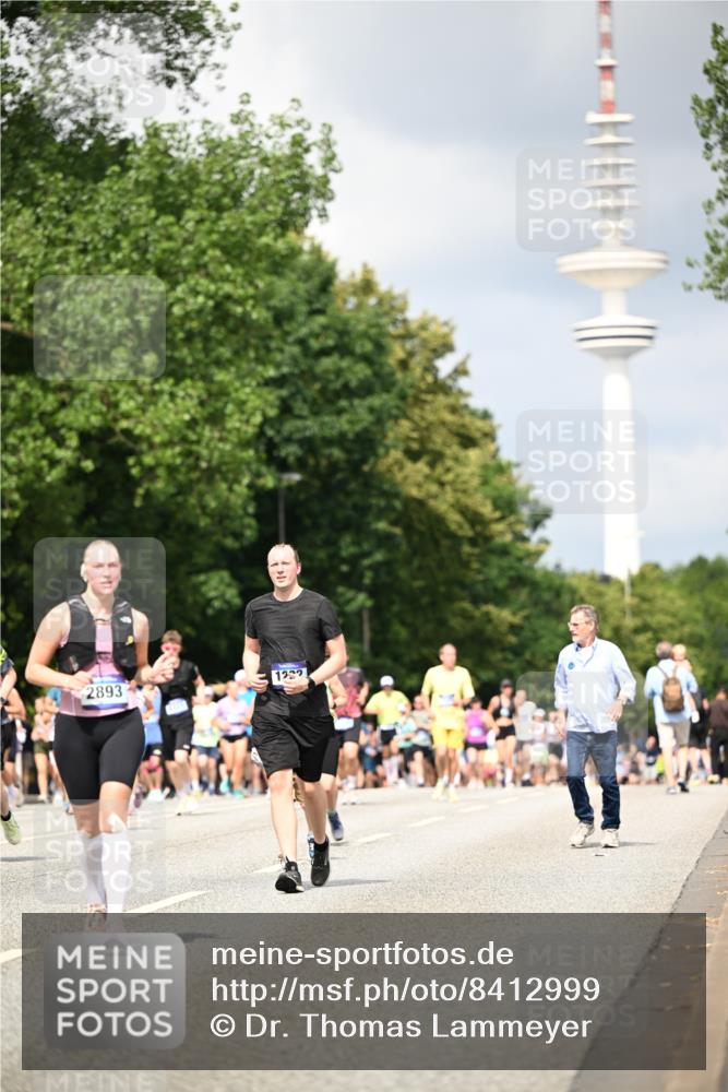 29.06.2025 - hella hamburg halbmarathon Dr. Thomas Lammeyer http://msf.ph/oto/8412999 29.06.2025 10:43:43 Kennedybrücke 1232, 2092, 2498, 2893, 3353, 4855, 6112, 6321, 6342, 6343, 6611, 7053, 7125, 7263, 7501, 7684, 7815, 8243, 8367, 8457, 8783, 9393, 9708, 10001, 10315, 10516, 10554, 10604, 10696, 10888, 11313, 11381, 11382 meine-sportfotos.de