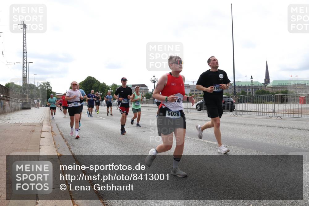29.06.2025 - hella hamburg halbmarathon Lena Gebhardt http://msf.ph/oto/8413001 29.06.2025 10:25:48 Lombardsbrücke 13653, 5564, 1093, 5028, 169, 1093, 1305, 1479, 1481, 2278, 3343, 3765, 4378, 4797, 5028, 5497, 6663, 6869, 8276, 8881, 9811, 10104, 10219, 10845, 10846, 11139, 11157, 11596, 11662, 11699, 11828, 11859, 12074, 12505, 12838, 12945, 12946, 13653, 13842, 14179, 14223, 14356, 14936, 15016, 15119, 15283, 16289, 16354, 16381, 16422, 16927, 17369, 19144 meine-sportfotos.de