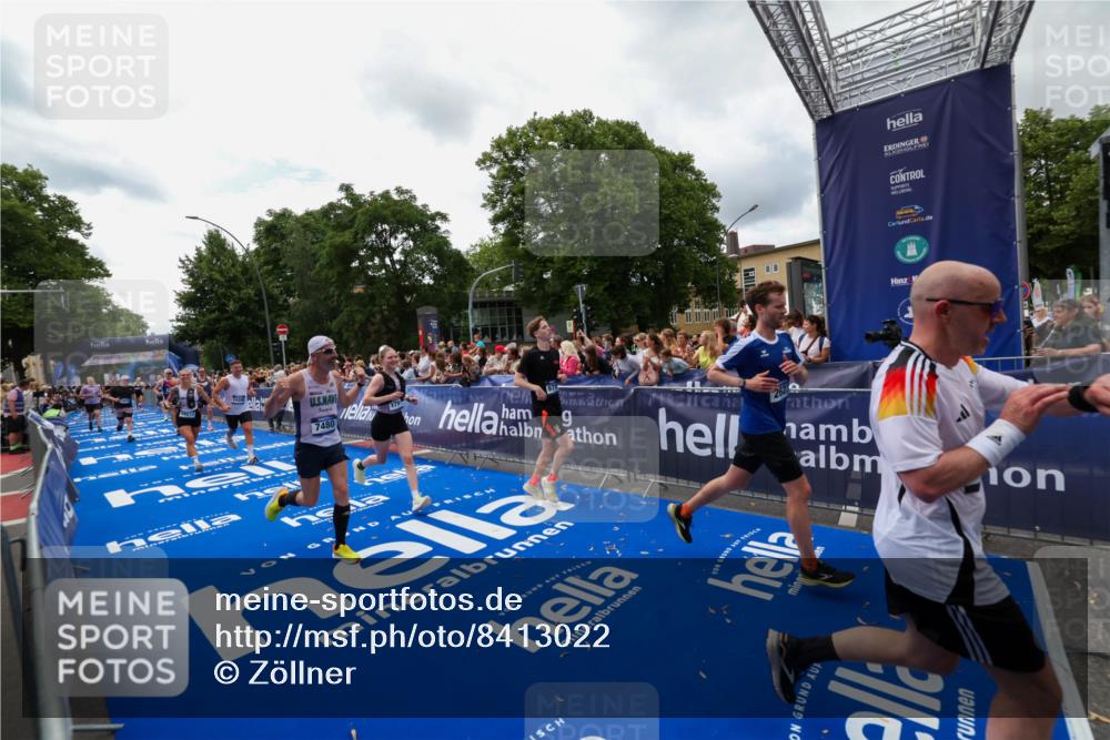29.06.2025 - hella hamburg halbmarathon Zöllner http://msf.ph/oto/8413022 29.06.2025 10:47:19 Ziel 2623, 5024, 6134, 6168, 6203, 6373, 6716, 7480, 10208, 10211, 11518, 13672, 14722, 16286, 17718, 17915, 18856 meine-sportfotos.de