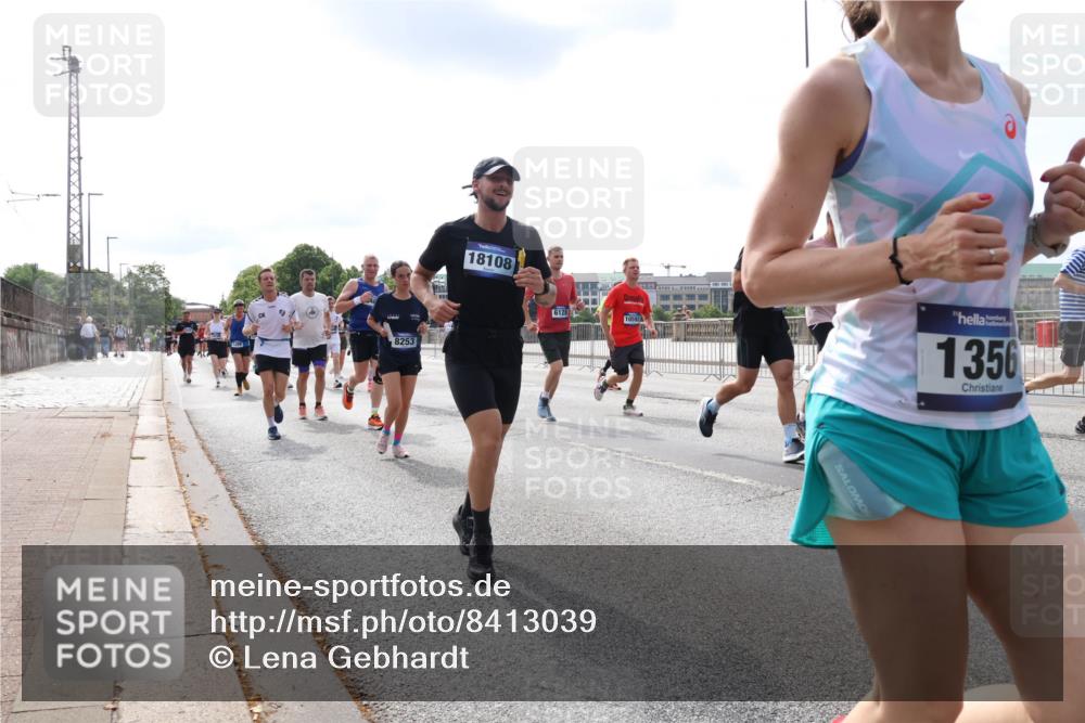 29.06.2025 - hella hamburg halbmarathon Lena Gebhardt http://msf.ph/oto/8413039 29.06.2025 10:17:18 Lombardsbrücke 8253, 18108, 6128, 10592, 1356, 1083, 1137, 1204, 1298, 1331, 1348, 1356, 1477, 1553, 1602, 2225, 2259, 2305, 2860, 2908, 3210, 3450, 3464, 3466, 3622, 3802, 3803, 4194, 4852, 5023, 5390, 5929, 5930, 5995, 6126, 6128, 6328, 6520, 6522, 6786, 6948, 7011, 7114, 7115, 7257, 7291, 7345, 7360, 7376, 7410, 7445, 7566, 7647, 7844, 7924, 7928, 7945, 8210, 8253, 8263, 8309, 8351, 8433, 8513, 8558, 8895, 8983, 9152, 9259, 9848 meine-sportfotos.de