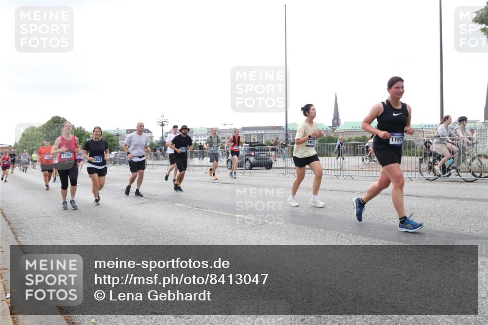 29.06.2025 - hella hamburg halbmarathon Lena Gebhardt http://msf.ph/oto/8413047 29.06.2025 10:51:18 Lombardsbrücke 1404, 1203, 14152, 11971, 1129, 1203, 1208, 1404, 1478, 1617, 1997, 2202, 2308, 2358, 2380, 2484, 2485, 2736, 2778, 2859, 3934, 4156, 4652, 4713, 4748, 4771, 4808, 4848, 4878, 4920, 5286, 5289, 5357, 5394, 5530, 5716, 5717, 6091, 6945, 6954, 6961, 7012, 7141, 7769, 7770, 7771, 7825, 7841, 7871, 7992, 8040, 8125, 8200, 8410, 8672, 8779, 8986, 9166, 9167, 9582, 9583, 9763, 10029, 10496, 10552, 10614, 10636, 11034, 11052, 11252, 11268, 11575, 11577, 14534 meine-sportfotos.de