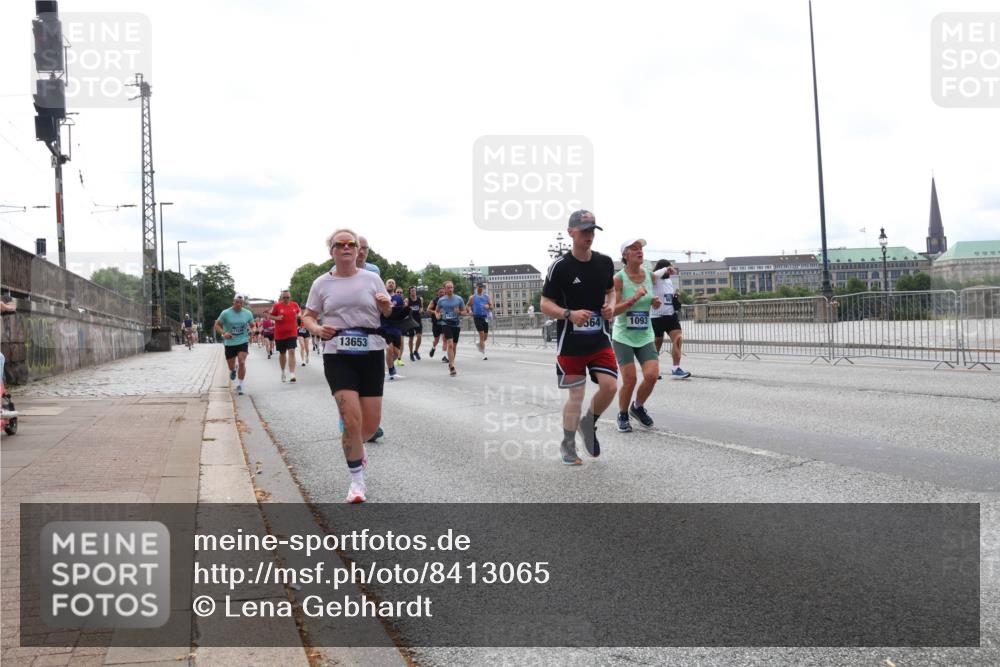 29.06.2025 - hella hamburg halbmarathon Lena Gebhardt http://msf.ph/oto/8413065 29.06.2025 10:25:50 Lombardsbrücke 564, 13653, 1093, 1093, 1305, 1479, 1481, 2278, 3343, 3765, 4378, 4797, 5028, 5497, 6663, 6869, 8276, 8881, 9811, 10104, 10219, 10845, 10846, 11139, 11157, 11596, 11662, 11699, 11828, 11859, 12074, 12505, 12838, 12945, 12946, 13653, 13842, 14063, 14179, 14223, 14356, 14936, 15119, 15283, 16289, 16354, 16381, 16927, 17369, 19144 meine-sportfotos.de