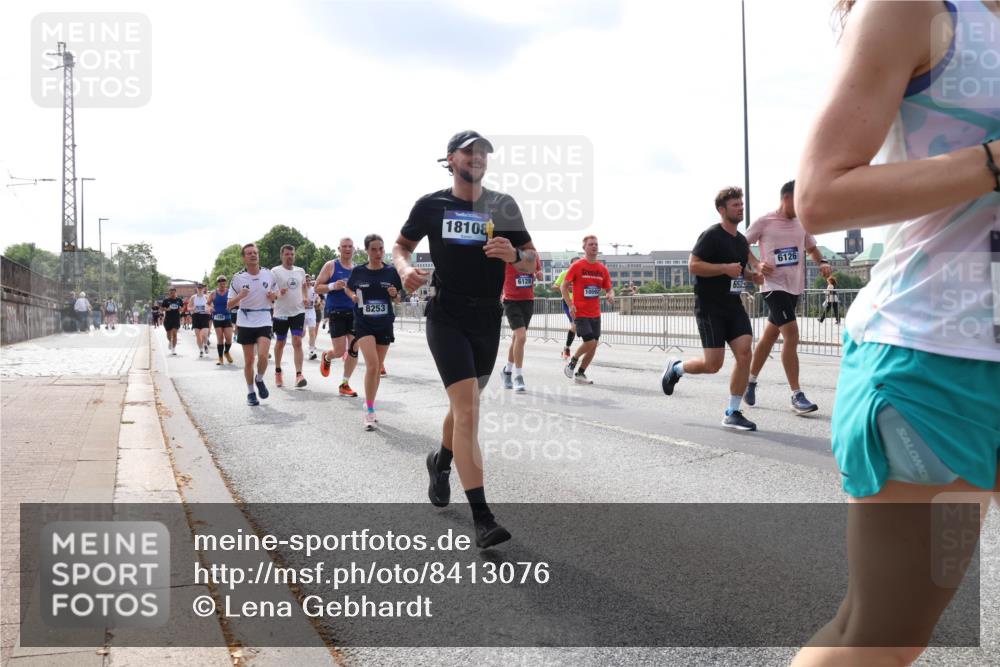 29.06.2025 - hella hamburg halbmarathon Lena Gebhardt http://msf.ph/oto/8413076 29.06.2025 10:17:19 Lombardsbrücke 8253, 18108, 6128, 10592, 6126, 1083, 1137, 1204, 1298, 1331, 1348, 1356, 1477, 1553, 1602, 2225, 2259, 2305, 2860, 2908, 3210, 3464, 3466, 3622, 3802, 3803, 4194, 4218, 4852, 5023, 5390, 5929, 5930, 5995, 6126, 6128, 6336, 6352, 6520, 6522, 6786, 7011, 7114, 7115, 7257, 7291, 7345, 7360, 7376, 7410, 7445, 7566, 7647, 7844, 7924, 7928, 7945, 8210, 8253, 8263, 8309, 8351, 8433, 8513, 8558, 8895, 8983, 9152, 9259, 9848 meine-sportfotos.de