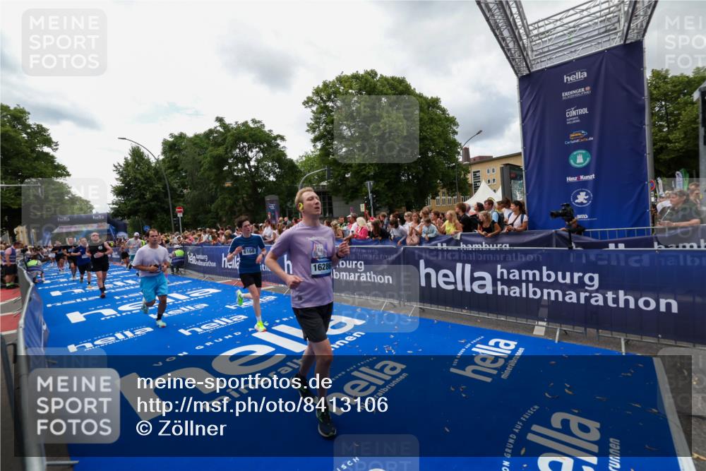 29.06.2025 - hella hamburg halbmarathon Zöllner http://msf.ph/oto/8413106 29.06.2025 10:47:24 Ziel 2274, 2864, 5024, 6134, 6168, 6203, 8693, 10423, 11077, 11491, 11518, 13672, 13782, 14722, 15611, 16089, 16286, 16819, 18856, 18974 meine-sportfotos.de