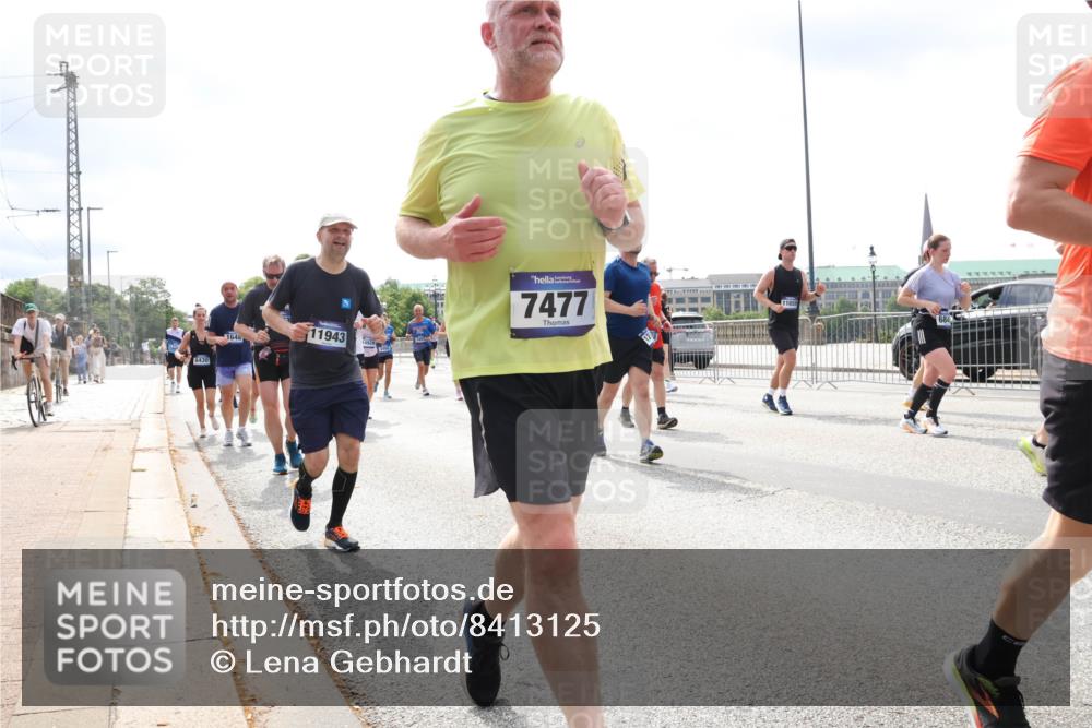 29.06.2025 - hella hamburg halbmarathon Lena Gebhardt http://msf.ph/oto/8413125 29.06.2025 10:42:00 Lombardsbrücke 6430, 6430, 11943, 1646, 14929, 7477, 1039, 1314, 1509, 1623, 1624, 1648, 1712, 1752, 2145, 2153, 2523, 2974, 3276, 3326, 3459, 3460, 3568, 4329, 4541, 4735, 4736, 4787, 4885, 5419, 5432, 5671, 6136, 6137, 6153, 6320, 6430, 6436, 6450, 6618, 6837, 6846, 6917, 7357, 7477, 7955, 7968, 8004, 8014, 8162, 8163, 8300, 8301, 8443, 8712, 8848, 8897, 8908, 9008, 9223, 9370, 9467, 9588, 10027, 10623, 11011 meine-sportfotos.de