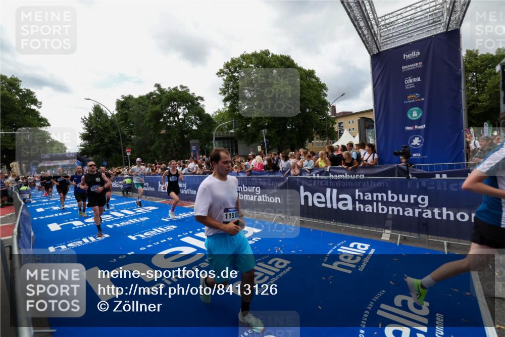 29.06.2025 - hella hamburg halbmarathon Zöllner http://msf.ph/oto/8413126 29.06.2025 10:47:26 Ziel 51, 1012, 2274, 2839, 2864, 2869, 5024, 5650, 6168, 6203, 8693, 9305, 10423, 11077, 11491, 11518, 13782, 14722, 15350, 15611, 15923, 16089, 16819, 18758, 18974 meine-sportfotos.de
