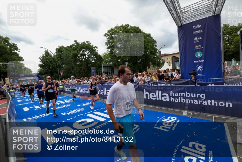 29.06.2025 - hella hamburg halbmarathon Zöllner http://msf.ph/oto/8413132 29.06.2025 10:47:26 Ziel 51, 1012, 2274, 2839, 2864, 2869, 5024, 5650, 6168, 6203, 8693, 9305, 10423, 11077, 11491, 11518, 13782, 14722, 15350, 15611, 15923, 16089, 16819, 18758, 18974 meine-sportfotos.de