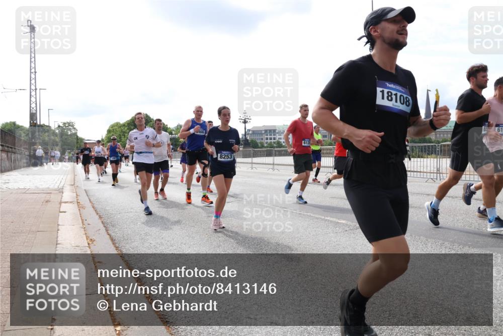 29.06.2025 - hella hamburg halbmarathon Lena Gebhardt http://msf.ph/oto/8413146 29.06.2025 10:17:19 Lombardsbrücke 1290, 0466, 8253, 6128, 18108, 61, 1083, 1137, 1204, 1298, 1331, 1348, 1356, 1477, 1553, 1602, 2225, 2259, 2305, 2860, 2908, 3210, 3464, 3466, 3622, 3802, 3803, 4194, 4218, 4852, 5023, 5390, 5929, 5930, 5995, 6126, 6128, 6336, 6352, 6520, 6522, 6786, 7011, 7114, 7115, 7257, 7291, 7345, 7360, 7376, 7410, 7445, 7566, 7647, 7844, 7924, 7928, 7945, 8210, 8253, 8263, 8309, 8351, 8433, 8513, 8558, 8895, 8983, 9152, 9259, 9848 meine-sportfotos.de