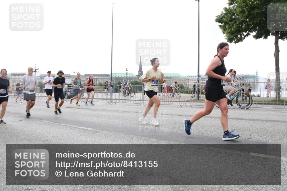 29.06.2025 - hella hamburg halbmarathon Lena Gebhardt http://msf.ph/oto/8413155 29.06.2025 10:51:18 Lombardsbrücke 03, 7012, 14152, 1129, 1203, 1208, 1404, 1478, 1617, 1997, 2202, 2308, 2358, 2380, 2484, 2485, 2736, 2778, 2859, 3934, 4156, 4652, 4713, 4748, 4771, 4808, 4848, 4878, 4920, 5286, 5289, 5357, 5394, 5530, 5716, 5717, 6091, 6945, 6954, 6961, 7012, 7141, 7769, 7770, 7771, 7825, 7841, 7871, 7992, 8040, 8125, 8200, 8410, 8672, 8779, 8986, 9166, 9167, 9582, 9583, 9763, 10029, 10496, 10552, 10614, 10636, 11034, 11052, 11252, 11268, 11575, 11577, 14534 meine-sportfotos.de