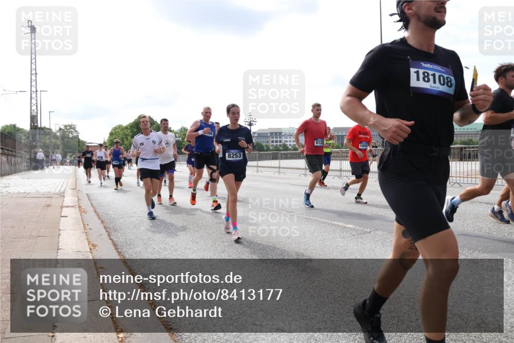 29.06.2025 - hella hamburg halbmarathon Lena Gebhardt http://msf.ph/oto/8413177 29.06.2025 10:17:19 Lombardsbrücke 66, 8253, 6128, 10592, 18108, 1083, 1137, 1204, 1298, 1331, 1348, 1356, 1477, 1553, 1602, 2225, 2259, 2305, 2860, 2908, 3210, 3464, 3466, 3622, 3802, 3803, 4194, 4218, 4852, 5023, 5390, 5929, 5930, 5995, 6126, 6128, 6336, 6352, 6520, 6522, 6786, 7011, 7114, 7115, 7257, 7291, 7345, 7360, 7376, 7410, 7445, 7566, 7647, 7844, 7924, 7928, 7945, 8210, 8253, 8263, 8309, 8351, 8433, 8513, 8558, 8895, 8983, 9152, 9259, 9848 meine-sportfotos.de
