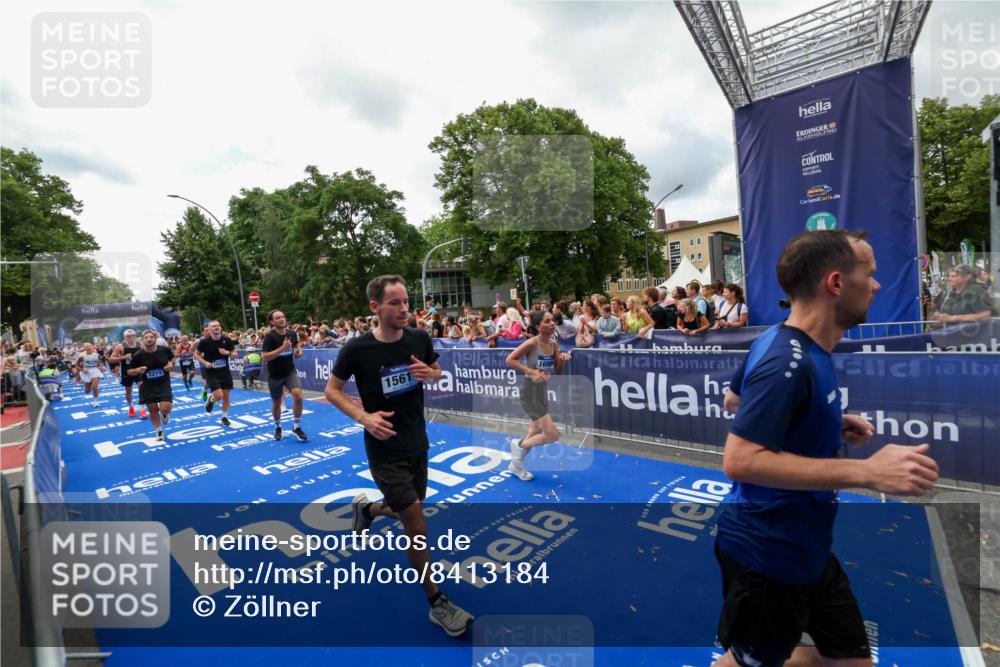 29.06.2025 - hella hamburg halbmarathon Zöllner http://msf.ph/oto/8413184 29.06.2025 10:47:29 Ziel 51, 1012, 1592, 2274, 2839, 2864, 2869, 2953, 3304, 5532, 5650, 8693, 8852, 9305, 10423, 11021, 11077, 11491, 13782, 15350, 15611, 15923, 16089, 16819, 17846, 17905, 18758, 18974 meine-sportfotos.de