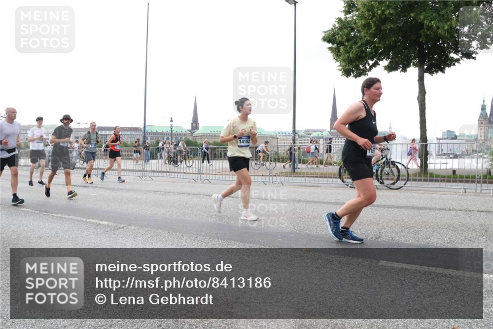 29.06.2025 - hella hamburg halbmarathon Lena Gebhardt http://msf.ph/oto/8413186 29.06.2025 10:51:18 Lombardsbrücke 7012, 14152, 1129, 1203, 1208, 1404, 1478, 1617, 1997, 2202, 2308, 2358, 2380, 2484, 2485, 2736, 2778, 2859, 3934, 4156, 4652, 4713, 4748, 4771, 4808, 4848, 4878, 4920, 5286, 5289, 5357, 5394, 5530, 5716, 5717, 6091, 6945, 6954, 6961, 7012, 7141, 7769, 7770, 7771, 7825, 7841, 7871, 7992, 8040, 8125, 8200, 8410, 8672, 8779, 8986, 9166, 9167, 9582, 9583, 9763, 10029, 10496, 10552, 10614, 10636, 11034, 11052, 11252, 11268, 11575, 11577, 14534 meine-sportfotos.de