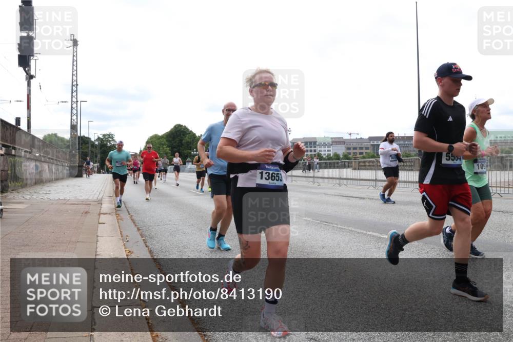 29.06.2025 - hella hamburg halbmarathon Lena Gebhardt http://msf.ph/oto/8413190 29.06.2025 10:25:51 Lombardsbrücke 13653, 5504, 109, 1093, 1305, 1479, 1481, 2278, 3343, 3765, 4378, 4797, 5028, 5497, 6663, 6869, 8276, 8881, 9811, 10104, 10219, 10845, 10846, 11139, 11157, 11596, 11662, 11699, 11828, 11859, 12074, 12505, 12838, 12945, 12946, 13653, 13842, 14063, 14179, 14223, 14356, 14726, 14936, 15283, 16289, 16354, 16381, 16927, 17369, 19144 meine-sportfotos.de