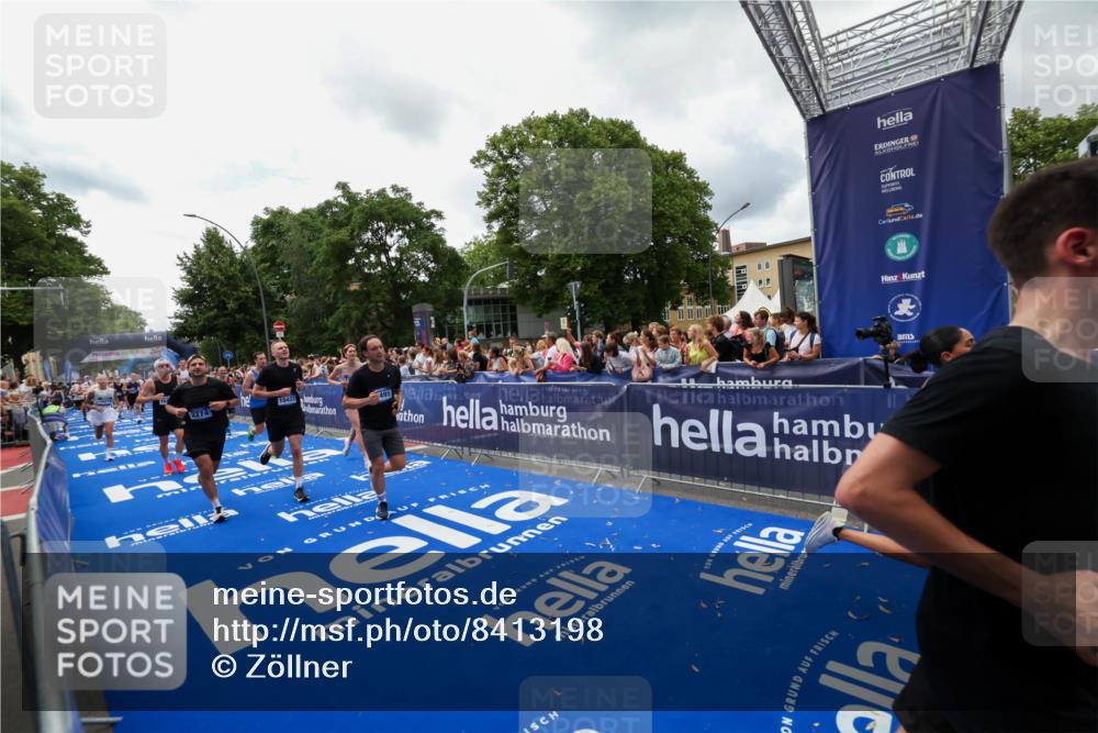 29.06.2025 - hella hamburg halbmarathon Zöllner http://msf.ph/oto/8413198 29.06.2025 10:47:29 Ziel 51, 1012, 1592, 2274, 2839, 2864, 2869, 2953, 3304, 5532, 5650, 8693, 8852, 9305, 10423, 11021, 11077, 11491, 13782, 15350, 15611, 15923, 16089, 16819, 17846, 17905, 18758, 18974 meine-sportfotos.de