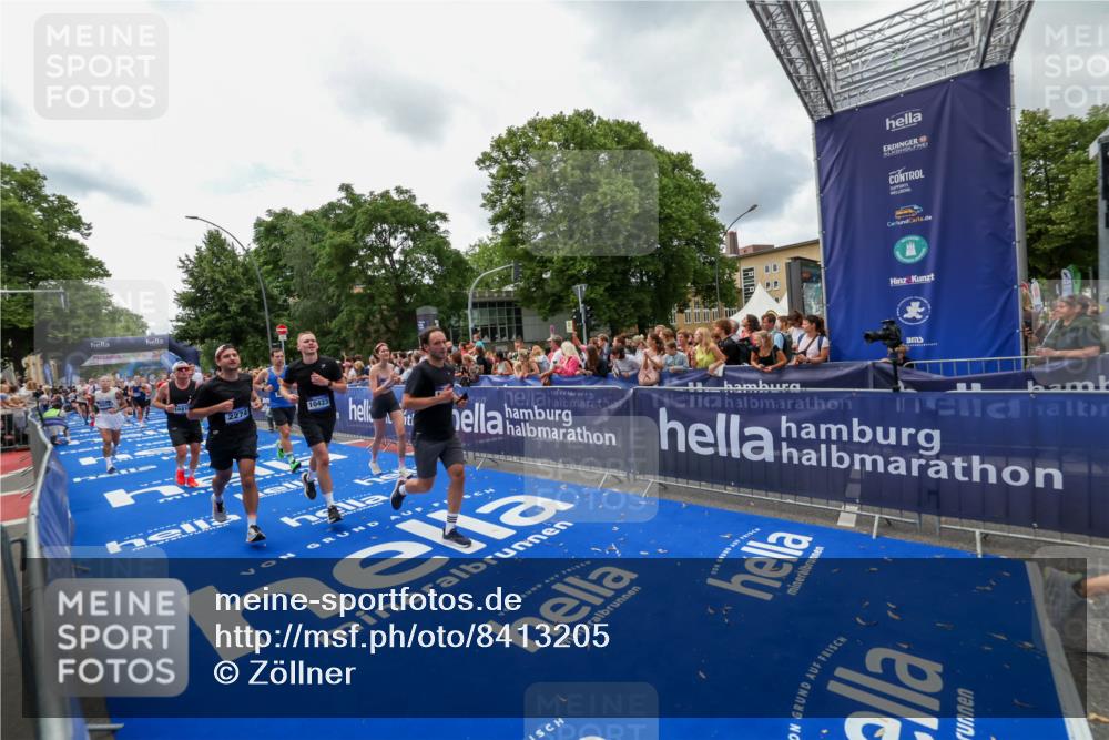 29.06.2025 - hella hamburg halbmarathon Zöllner http://msf.ph/oto/8413205 29.06.2025 10:47:30 Ziel 51, 1012, 1592, 2274, 2839, 2869, 2953, 3304, 5532, 5650, 8693, 8852, 9305, 10423, 11021, 11077, 11491, 12870, 15350, 15923, 16089, 16819, 17846, 17905, 18758, 18974 meine-sportfotos.de