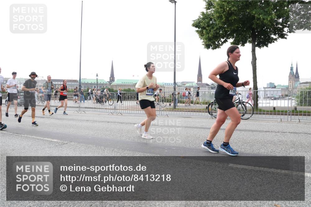 29.06.2025 - hella hamburg halbmarathon Lena Gebhardt http://msf.ph/oto/8413218 29.06.2025 10:51:18 Lombardsbrücke 14152, 197, 1129, 1203, 1208, 1404, 1478, 1617, 1997, 2202, 2308, 2358, 2380, 2484, 2485, 2736, 2778, 2859, 3934, 4156, 4652, 4713, 4748, 4771, 4808, 4848, 4878, 4920, 5286, 5289, 5357, 5394, 5530, 5716, 5717, 6091, 6945, 6954, 6961, 7012, 7141, 7769, 7770, 7771, 7825, 7841, 7871, 7992, 8040, 8125, 8200, 8410, 8672, 8779, 8986, 9166, 9167, 9582, 9583, 9763, 10029, 10496, 10552, 10614, 10636, 11034, 11052, 11252, 11268, 11575, 11577, 14534 meine-sportfotos.de