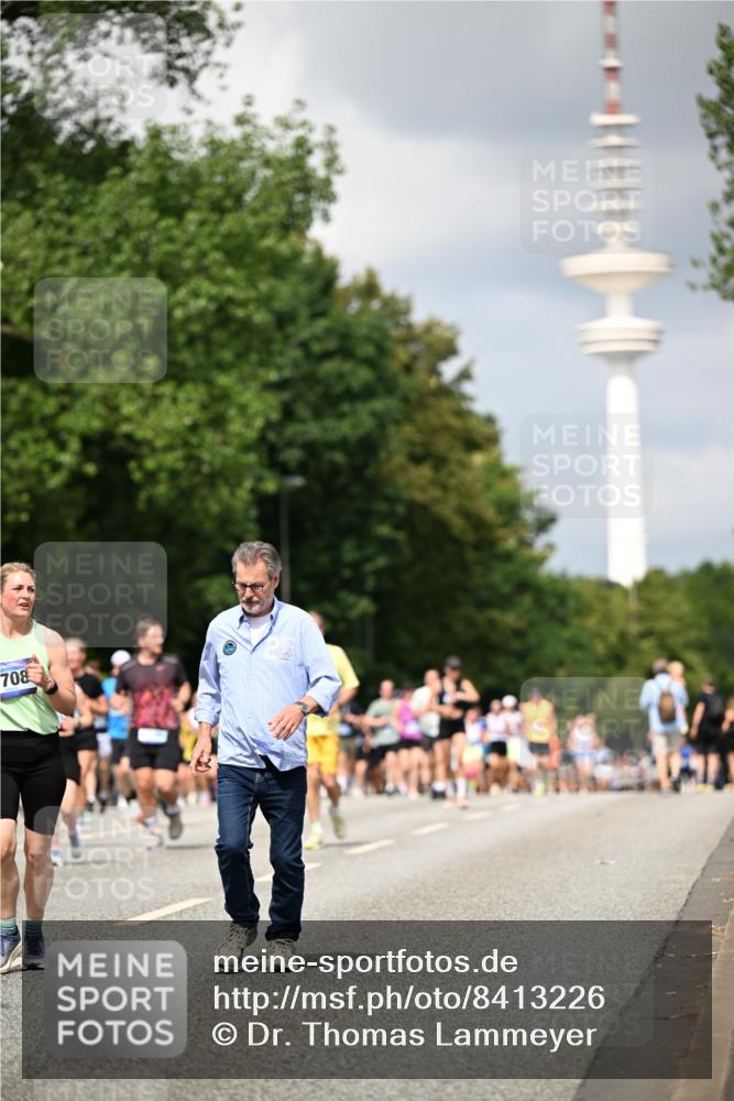 29.06.2025 - hella hamburg halbmarathon Dr. Thomas Lammeyer http://msf.ph/oto/8413226 29.06.2025 10:43:50 Kennedybrücke 1232, 2498, 2893, 3353, 3727, 4523, 4659, 4855, 6321, 6342, 6343, 6611, 6698, 7053, 7125, 7263, 7501, 7684, 8243, 8367, 8457, 8783, 9393, 9455, 9708, 10001, 10315, 10516, 10554, 10714, 10888, 10901, 11381, 11382 meine-sportfotos.de
