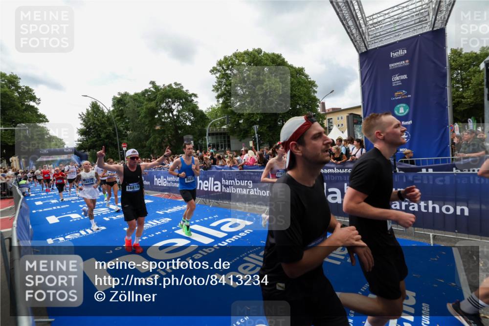 29.06.2025 - hella hamburg halbmarathon Zöllner http://msf.ph/oto/8413234 29.06.2025 10:47:31 Ziel 51, 1012, 1592, 2274, 2839, 2869, 2953, 3304, 5532, 5650, 8234, 8693, 8852, 9305, 10423, 11021, 11077, 11491, 12870, 13223, 13303, 15350, 15479, 15923, 16819, 17846, 17905, 18758, 18974 meine-sportfotos.de
