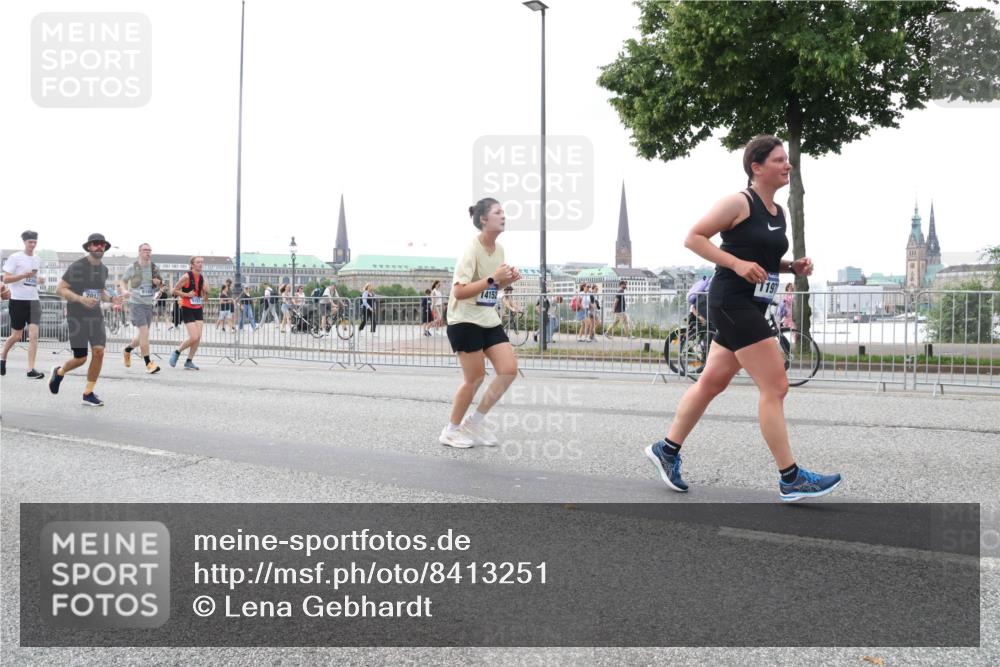 29.06.2025 - hella hamburg halbmarathon Lena Gebhardt http://msf.ph/oto/8413251 29.06.2025 10:51:18 Lombardsbrücke 1197, 14152, 1129, 1203, 1208, 1404, 1478, 1617, 1997, 2202, 2308, 2358, 2380, 2484, 2485, 2736, 2778, 2859, 3934, 4156, 4652, 4713, 4748, 4771, 4808, 4848, 4878, 4920, 5286, 5289, 5357, 5394, 5530, 5716, 5717, 6091, 6945, 6954, 6961, 7012, 7141, 7769, 7770, 7771, 7825, 7841, 7871, 7992, 8040, 8125, 8200, 8410, 8672, 8779, 8986, 9166, 9167, 9582, 9583, 9763, 10029, 10496, 10552, 10614, 10636, 11034, 11052, 11252, 11268, 11575, 11577, 14534 meine-sportfotos.de