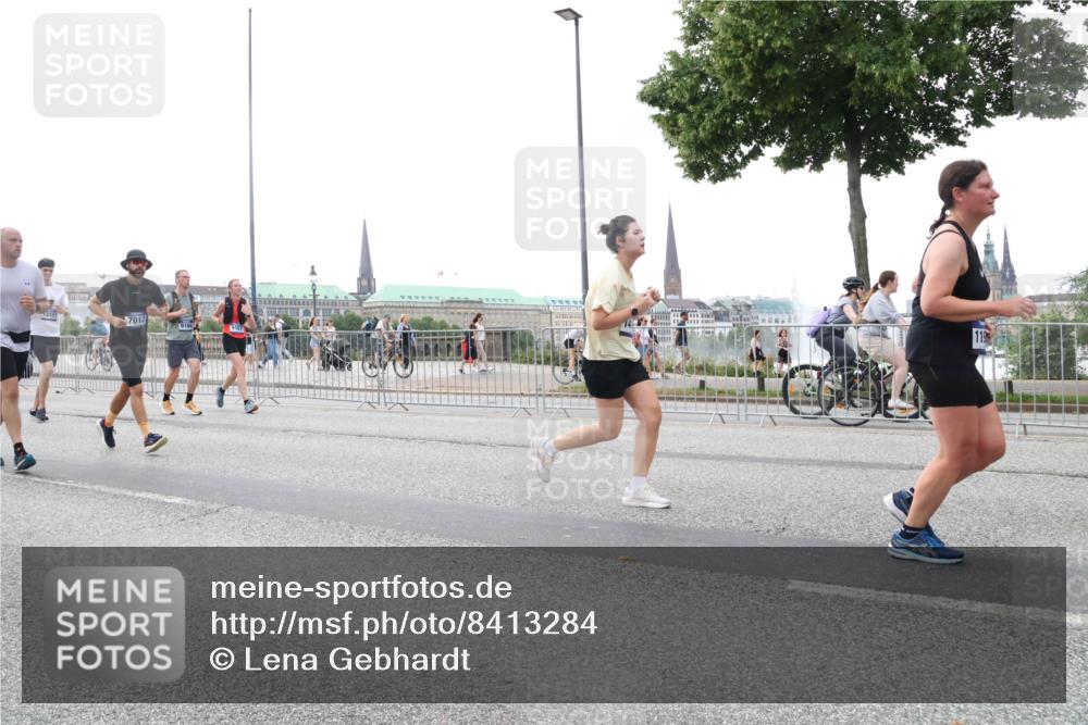29.06.2025 - hella hamburg halbmarathon Lena Gebhardt http://msf.ph/oto/8413284 29.06.2025 10:51:18 Lombardsbrücke 7012, 9166, 119, 1129, 1203, 1208, 1404, 1478, 1617, 1997, 2202, 2308, 2358, 2380, 2484, 2485, 2736, 2778, 2859, 3934, 4156, 4652, 4713, 4748, 4771, 4808, 4848, 4878, 4920, 5286, 5289, 5357, 5394, 5530, 5716, 5717, 6091, 6945, 6954, 6961, 7012, 7141, 7769, 7770, 7771, 7825, 7841, 7871, 7992, 8040, 8125, 8200, 8410, 8672, 8779, 8986, 9166, 9167, 9582, 9583, 9763, 10029, 10496, 10552, 10614, 10636, 11034, 11052, 11252, 11268, 11575, 11577, 14534 meine-sportfotos.de