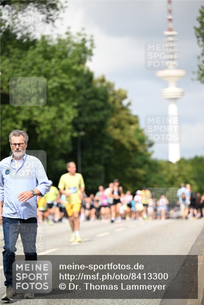 29.06.2025 - hella hamburg halbmarathon Dr. Thomas Lammeyer http://msf.ph/oto/8413300 29.06.2025 10:43:52 Kennedybrücke 1232, 1760, 2893, 3046, 3353, 3727, 4523, 4659, 4855, 6321, 6342, 6343, 6611, 6698, 6739, 7053, 7125, 7263, 7501, 7684, 8243, 8367, 8457, 8783, 9393, 9455, 9708, 10001, 10516, 10554, 10714, 10888, 10901, 11381, 11382 meine-sportfotos.de