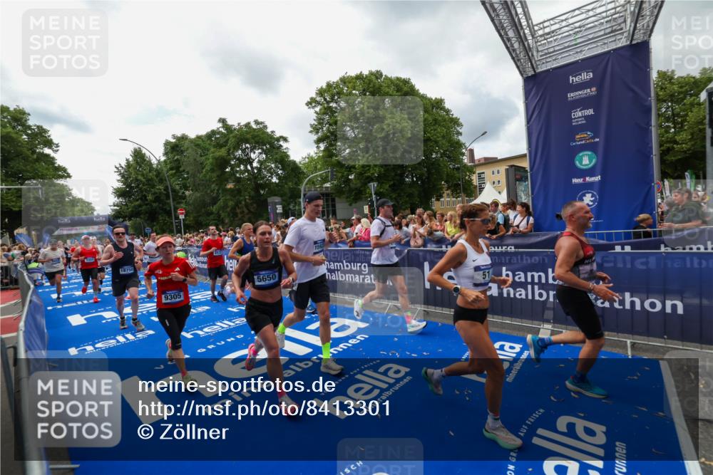 29.06.2025 - hella hamburg halbmarathon Zöllner http://msf.ph/oto/8413301 29.06.2025 10:47:34 Ziel 51, 1012, 1070, 1592, 1696, 2284, 2839, 2869, 2953, 3304, 5532, 5650, 5889, 6009, 8023, 8234, 8852, 8927, 9305, 11021, 12870, 13223, 13303, 15350, 15479, 15923, 17846, 17905, 18104, 18758, 19181 meine-sportfotos.de