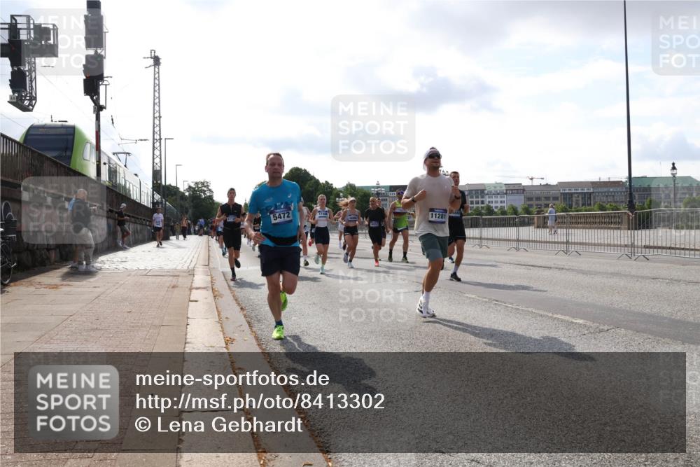 29.06.2025 - hella hamburg halbmarathon Lena Gebhardt http://msf.ph/oto/8413302 29.06.2025 09:50:36 Lombardsbrücke 5472, 17486, 14012, 11281, 1209, 1358, 1675, 1688, 1697, 1700, 1803, 1882, 2546, 2568, 2675, 2719, 2826, 3056, 3332, 3626, 4205, 4229, 4380, 4398, 4823, 4893, 5026, 5409, 5436, 5472, 5506, 5508, 5745, 5752, 5791, 5803, 5916, 6080, 6458, 6529, 6649, 6686, 6687, 6704, 7026, 7110, 7774, 8450, 8574, 8958, 9017, 9116, 9302, 9365, 9711, 10064, 10218, 10783, 10894, 10922, 11281, 11284, 11305, 11379, 11767, 12292, 12540, 12554, 12895, 13725 meine-sportfotos.de