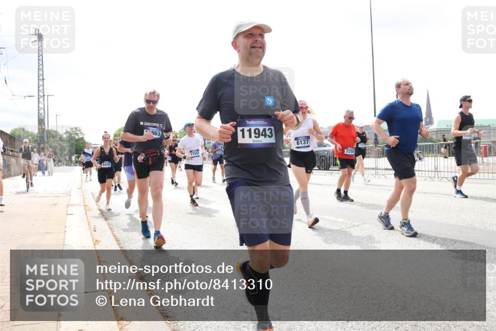 29.06.2025 - hella hamburg halbmarathon Lena Gebhardt http://msf.ph/oto/8413310 29.06.2025 10:42:01 Lombardsbrücke 6430, 863, 17541, 3453, 11943, 6137, 2258, 11659, 1039, 1314, 1509, 1623, 1624, 1648, 1712, 1752, 2145, 2153, 2523, 2974, 3276, 3326, 3459, 3460, 3568, 4329, 4353, 4541, 4735, 4736, 4787, 4885, 5419, 5432, 5671, 6136, 6137, 6153, 6320, 6430, 6436, 6450, 6618, 6837, 6846, 6917, 7357, 7477, 7955, 7968, 8004, 8014, 8162, 8163, 8300, 8301, 8443, 8459, 8712, 8848, 8897, 8908, 9008, 9223, 9370, 9467, 9588, 10027, 10623, 11011 meine-sportfotos.de