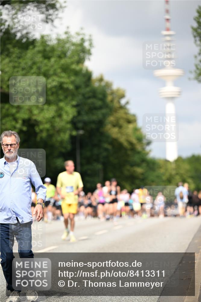 29.06.2025 - hella hamburg halbmarathon Dr. Thomas Lammeyer http://msf.ph/oto/8413311 29.06.2025 10:43:52 Kennedybrücke 1232, 1760, 2893, 3046, 3353, 3727, 4523, 4659, 4855, 6321, 6342, 6343, 6611, 6698, 6739, 7053, 7125, 7263, 7501, 7684, 8243, 8367, 8457, 8783, 9393, 9455, 9708, 10001, 10516, 10554, 10714, 10888, 10901, 11381, 11382 meine-sportfotos.de