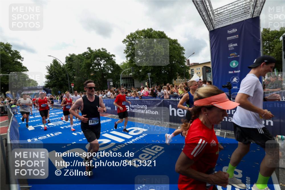 29.06.2025 - hella hamburg halbmarathon Zöllner http://msf.ph/oto/8413321 29.06.2025 10:47:35 Ziel 1012, 1070, 1320, 1592, 1696, 2284, 2839, 2869, 2953, 3304, 5532, 5889, 6009, 8023, 8234, 8852, 8927, 9305, 10969, 11021, 12870, 13223, 13303, 14619, 15451, 15479, 15923, 17846, 17905, 18104, 18758, 19181 meine-sportfotos.de
