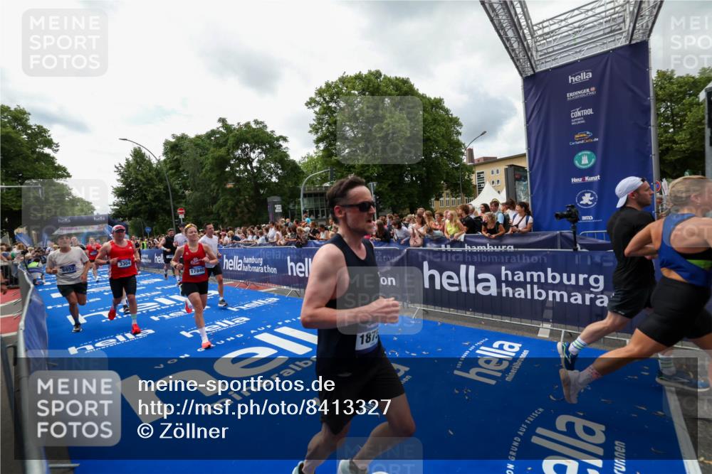 29.06.2025 - hella hamburg halbmarathon Zöllner http://msf.ph/oto/8413327 29.06.2025 10:47:35 Ziel 1012, 1070, 1320, 1592, 1696, 2284, 2839, 2869, 2953, 3304, 5532, 5889, 6009, 8023, 8234, 8852, 8927, 9305, 10969, 11021, 12870, 13223, 13303, 14619, 15451, 15479, 15923, 17846, 17905, 18104, 18758, 19181 meine-sportfotos.de