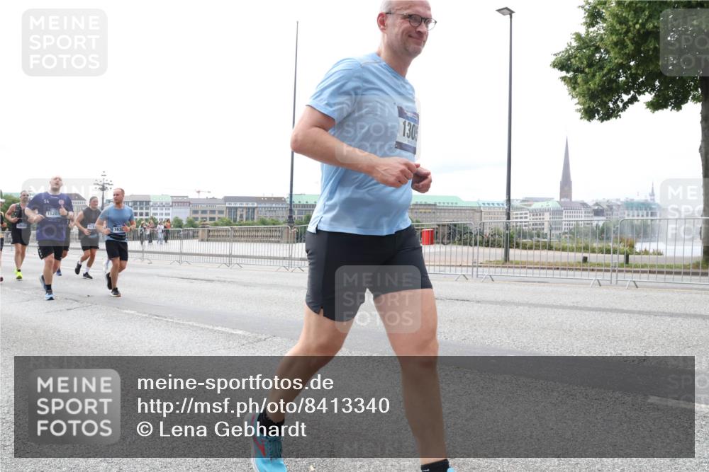 29.06.2025 - hella hamburg halbmarathon Lena Gebhardt http://msf.ph/oto/8413340 29.06.2025 10:25:52 Lombardsbrücke 16289, 130, 1093, 1305, 1479, 1481, 2278, 3343, 3765, 4378, 4797, 5028, 5497, 6663, 8276, 8674, 8881, 9811, 10104, 10219, 10845, 10846, 11139, 11157, 11596, 11662, 11699, 11828, 11859, 12074, 12505, 12838, 12945, 12946, 13653, 13842, 14063, 14179, 14223, 14356, 14726, 14936, 15283, 16289, 16354, 16381, 16927, 17369, 19144 meine-sportfotos.de