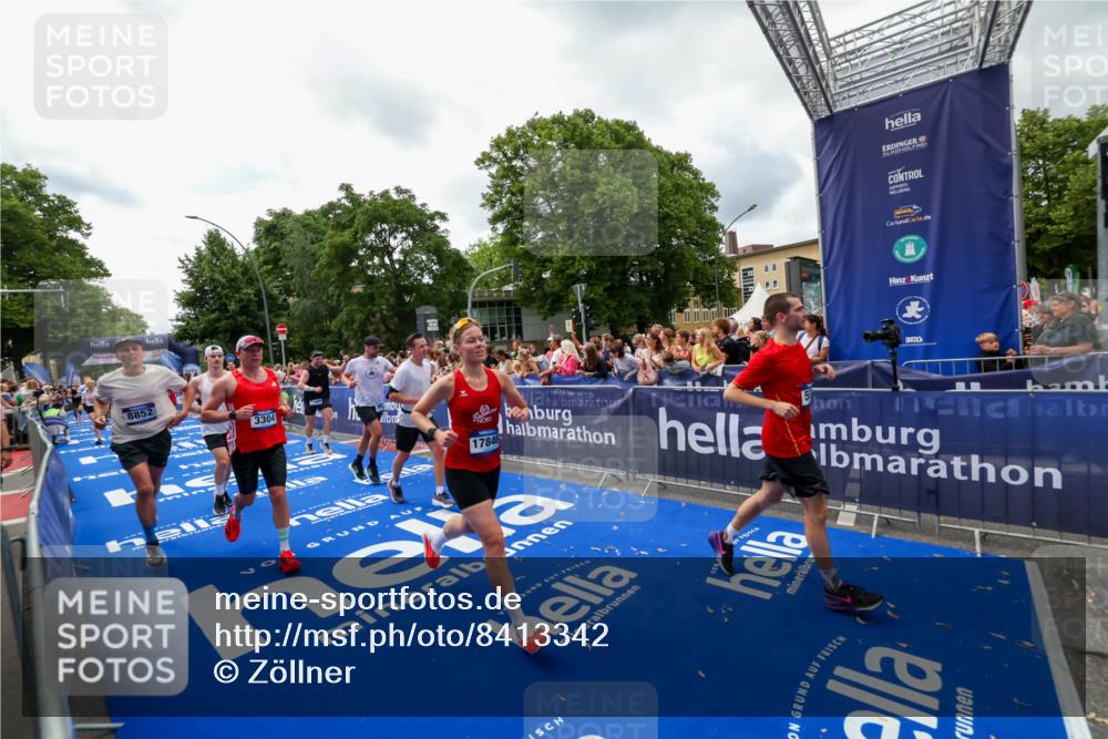 29.06.2025 - hella hamburg halbmarathon Zöllner http://msf.ph/oto/8413342 29.06.2025 10:47:36 Ziel 1070, 1320, 1592, 1696, 2284, 2953, 3304, 5532, 5889, 6009, 8023, 8234, 8852, 8927, 10969, 11021, 12870, 13223, 13303, 14618, 14619, 15451, 15479, 17846, 17905, 18104, 18970, 19181 meine-sportfotos.de