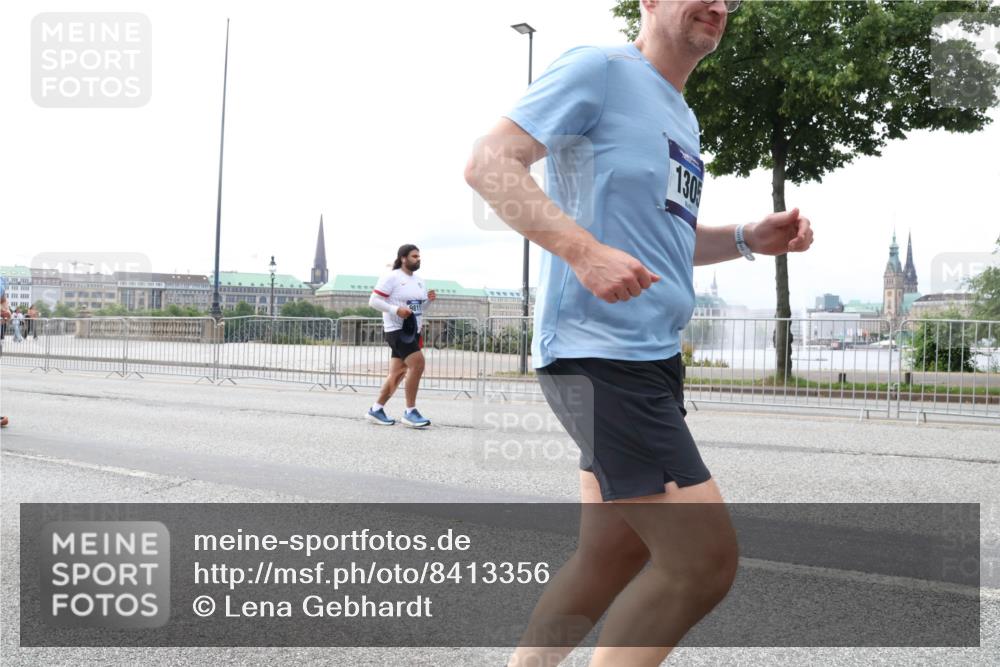 29.06.2025 - hella hamburg halbmarathon Lena Gebhardt http://msf.ph/oto/8413356 29.06.2025 10:25:52 Lombardsbrücke 9811, 130, 1093, 1305, 1479, 1481, 2278, 3343, 3765, 4378, 4797, 5028, 5497, 6663, 8276, 8674, 8881, 9811, 10104, 10219, 10845, 10846, 11139, 11157, 11596, 11662, 11699, 11828, 11859, 12074, 12505, 12838, 12945, 12946, 13653, 13842, 14063, 14179, 14223, 14356, 14726, 14936, 15283, 16289, 16354, 16381, 16927, 17369, 19144 meine-sportfotos.de