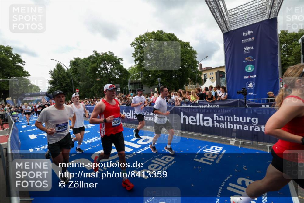 29.06.2025 - hella hamburg halbmarathon Zöllner http://msf.ph/oto/8413359 29.06.2025 10:47:36 Ziel 1070, 1320, 1592, 1696, 2284, 2953, 3304, 5532, 5889, 6009, 8023, 8234, 8852, 8927, 10969, 11021, 12870, 13223, 13303, 14618, 14619, 15451, 15479, 17846, 17905, 18104, 18970, 19181 meine-sportfotos.de