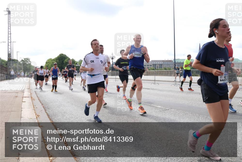 29.06.2025 - hella hamburg halbmarathon Lena Gebhardt http://msf.ph/oto/8413369 29.06.2025 10:17:20 Lombardsbrücke 14199, 1298, 3466, 53, 1083, 1137, 1204, 1298, 1331, 1348, 1356, 1477, 1553, 2225, 2259, 2305, 2860, 2908, 3210, 3464, 3466, 3622, 3802, 3803, 4194, 4218, 4852, 5023, 5390, 5929, 5930, 5995, 6126, 6128, 6254, 6336, 6352, 6520, 6522, 6786, 7011, 7114, 7115, 7257, 7291, 7345, 7360, 7376, 7410, 7445, 7566, 7647, 7844, 7924, 7928, 7945, 8210, 8253, 8263, 8309, 8351, 8433, 8513, 8558, 8895, 8983, 9152, 9259, 9848 meine-sportfotos.de