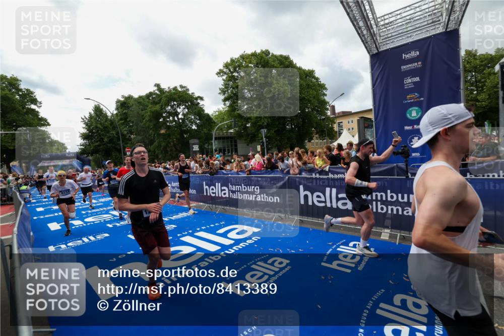 29.06.2025 - hella hamburg halbmarathon Zöllner http://msf.ph/oto/8413389 29.06.2025 10:47:38 Ziel 1070, 1320, 1592, 1696, 2284, 2953, 5889, 6009, 8023, 8234, 8927, 10969, 11021, 12870, 13223, 13303, 14618, 14619, 15451, 15479, 17905, 18104, 18970, 19181 meine-sportfotos.de