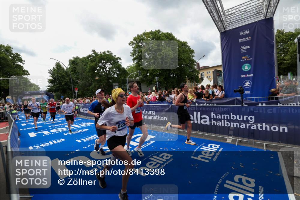 29.06.2025 - hella hamburg halbmarathon Zöllner http://msf.ph/oto/8413398 29.06.2025 10:47:39 Ziel 1070, 1320, 1696, 2284, 5889, 6009, 7962, 8023, 8234, 8927, 10969, 12870, 13223, 13303, 14618, 14619, 15451, 15479, 18104, 18970, 19181 meine-sportfotos.de
