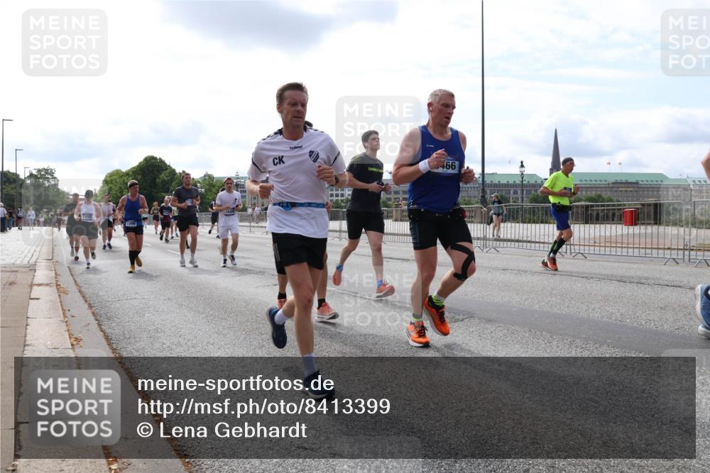 29.06.2025 - hella hamburg halbmarathon Lena Gebhardt http://msf.ph/oto/8413399 29.06.2025 10:17:21 Lombardsbrücke 466, 1083, 1137, 1204, 1298, 1331, 1348, 1356, 1477, 1553, 2225, 2259, 2305, 2860, 2908, 3210, 3464, 3466, 3622, 3802, 3803, 4194, 4218, 4852, 5023, 5390, 5929, 5930, 5995, 6126, 6128, 6254, 6336, 6352, 6520, 6522, 6786, 7011, 7114, 7115, 7257, 7291, 7345, 7360, 7376, 7410, 7445, 7566, 7647, 7844, 7924, 7928, 7945, 8210, 8253, 8263, 8309, 8351, 8433, 8513, 8558, 8895, 8983, 9152, 9259, 9848 meine-sportfotos.de