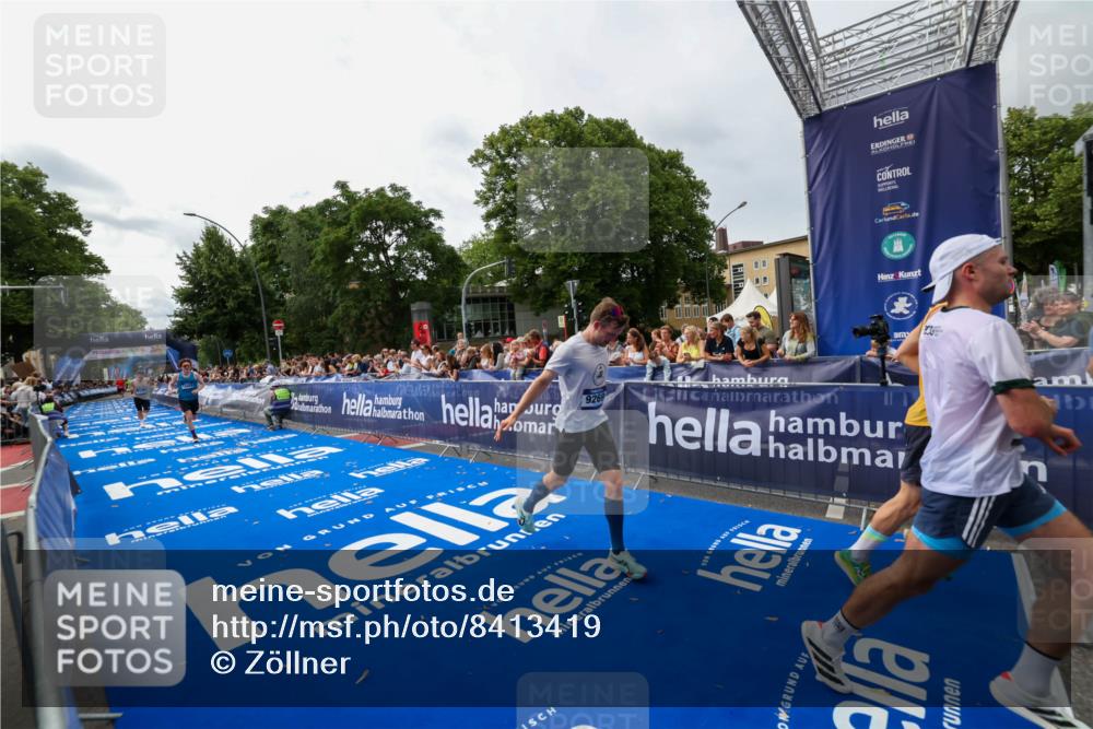 29.06.2025 - hella hamburg halbmarathon Zöllner http://msf.ph/oto/8413419 29.06.2025 10:24:16 Ziel 5612, 6816, 7331, 9269, 17614, 18569, 19041 meine-sportfotos.de
