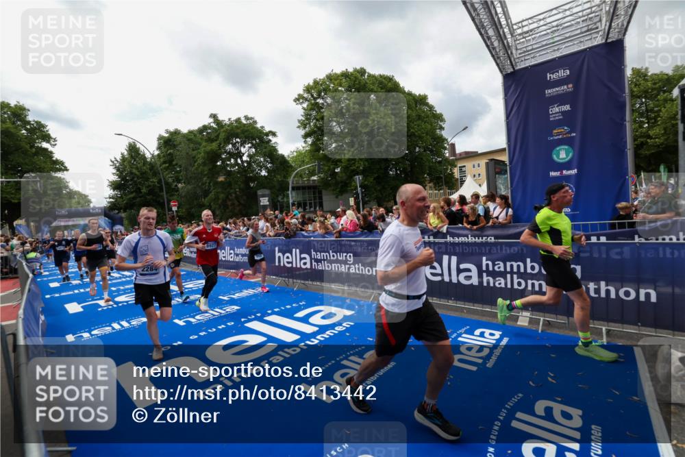 29.06.2025 - hella hamburg halbmarathon Zöllner http://msf.ph/oto/8413442 29.06.2025 10:47:40 Ziel 1070, 1320, 1696, 2284, 2708, 5889, 6009, 7962, 8023, 8234, 8927, 10969, 10988, 13223, 13303, 13948, 14618, 14619, 15451, 15479, 16205, 18104, 18970, 19181 meine-sportfotos.de
