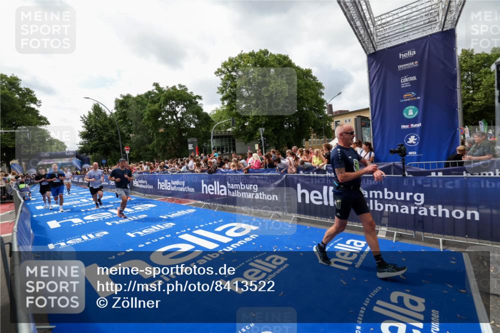 29.06.2025 - hella hamburg halbmarathon Zöllner http://msf.ph/oto/8413522 29.06.2025 10:47:46 Ziel 2340, 2708, 5915, 7962, 10988, 11283, 12679, 13948, 15478, 16205, 17229, 18430 meine-sportfotos.de